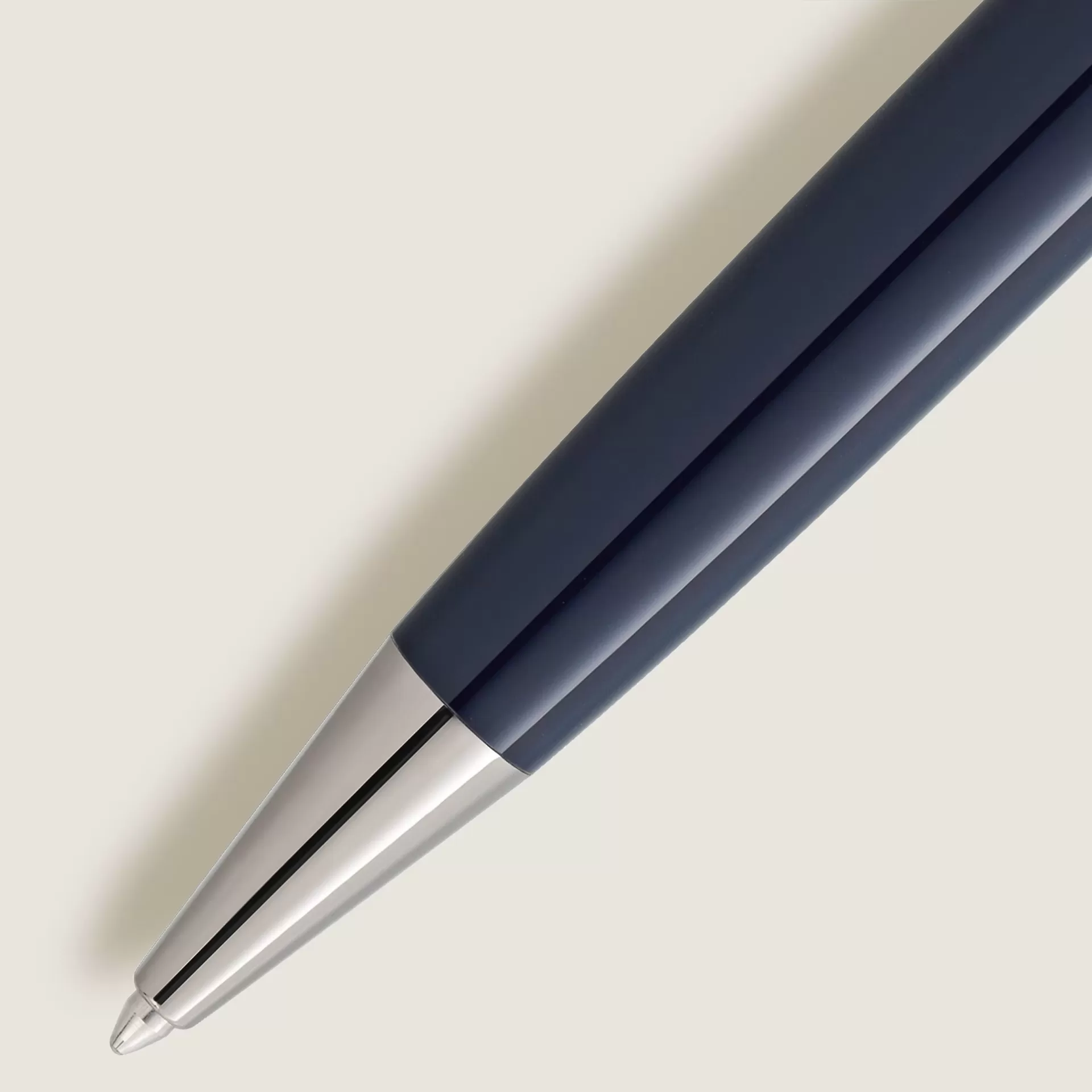 Bút bi Montblanc Meisterstück Around the World in 80 Days Y3 Doué Classique