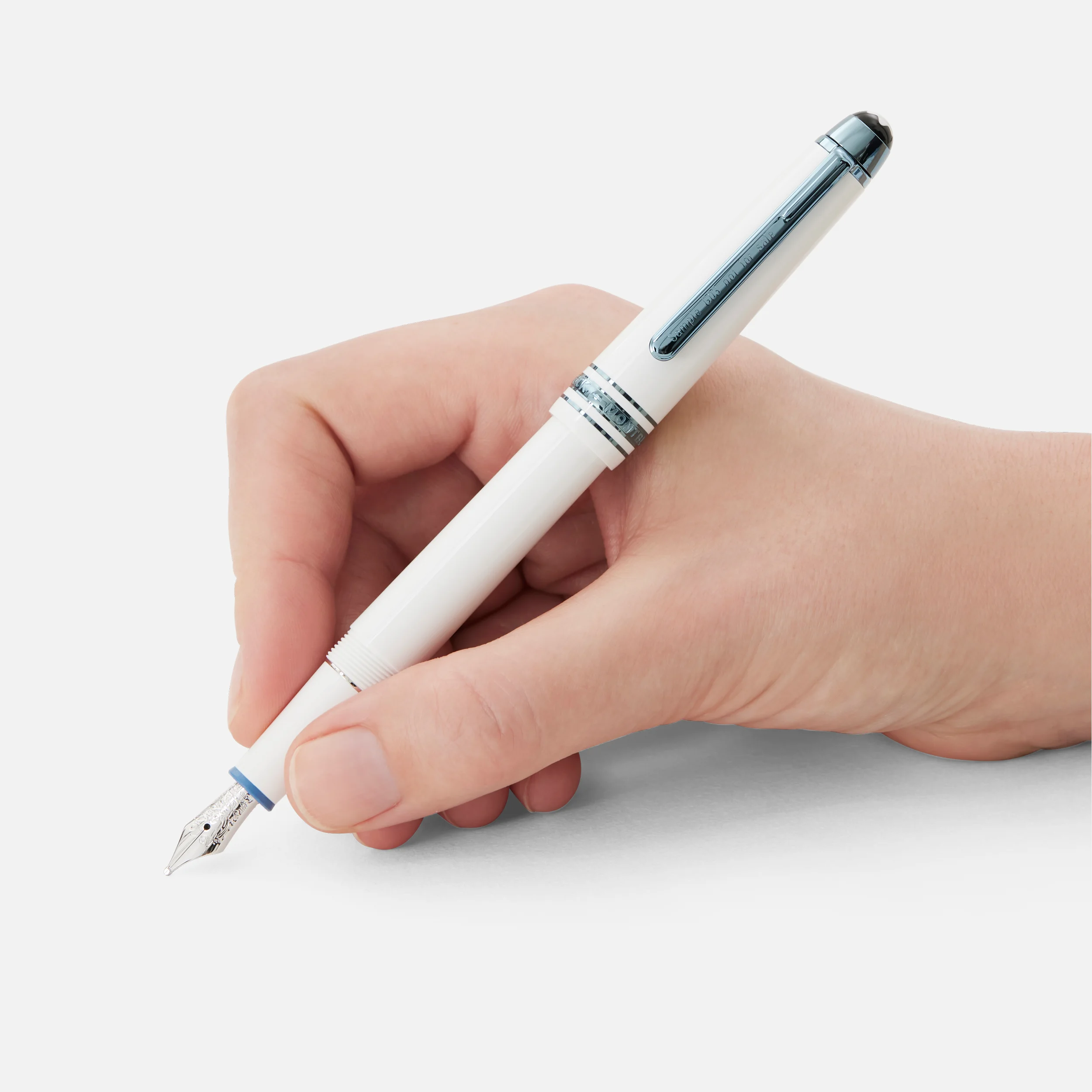 Bút máy Montblanc MST Resin Classique Glacier (White resin Blue PVD coated)