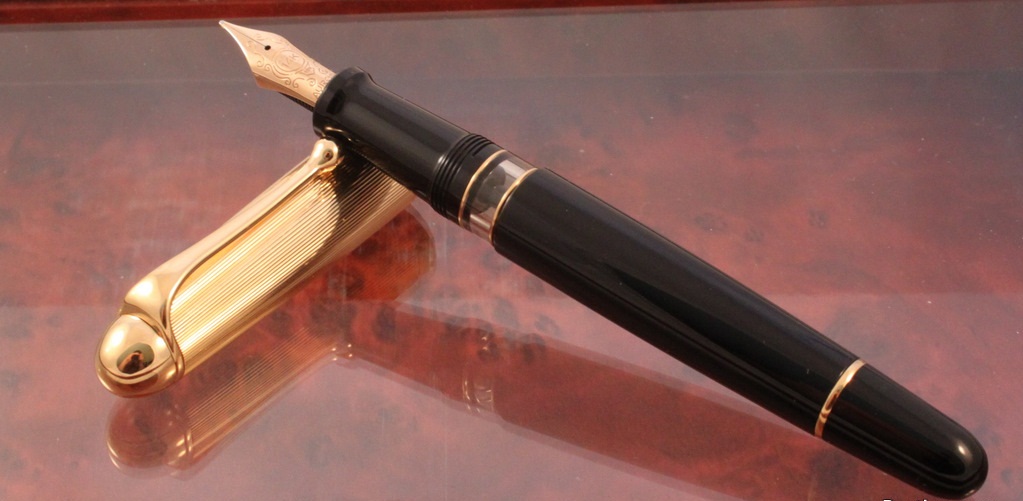 Bút máy Aurora 88 Black Barrel Gold Plated Cap Piston 