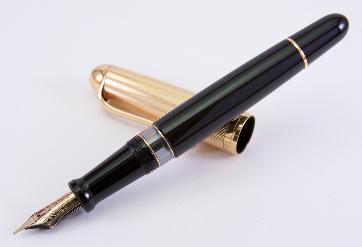 Bút máy Aurora 88 Black Barrel Gold Plated Cap Piston 