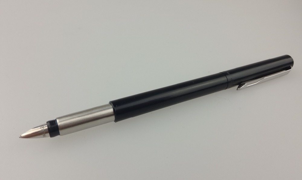 Bút máy parker vertor vỏ nhựa đen