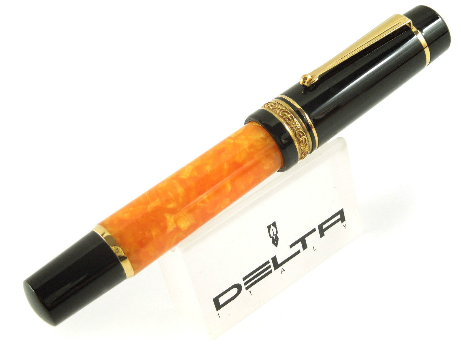 Bút máy Delta Dolcevita Medium Gold Plated 