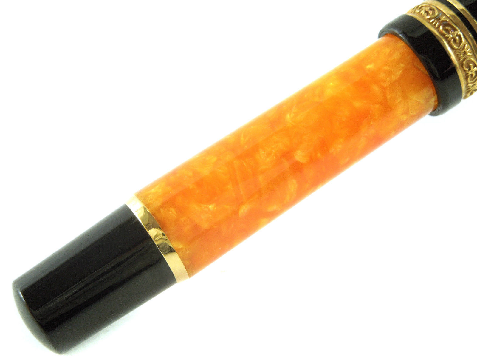 Bút máy Delta Dolcevita Medium Gold Plated 
