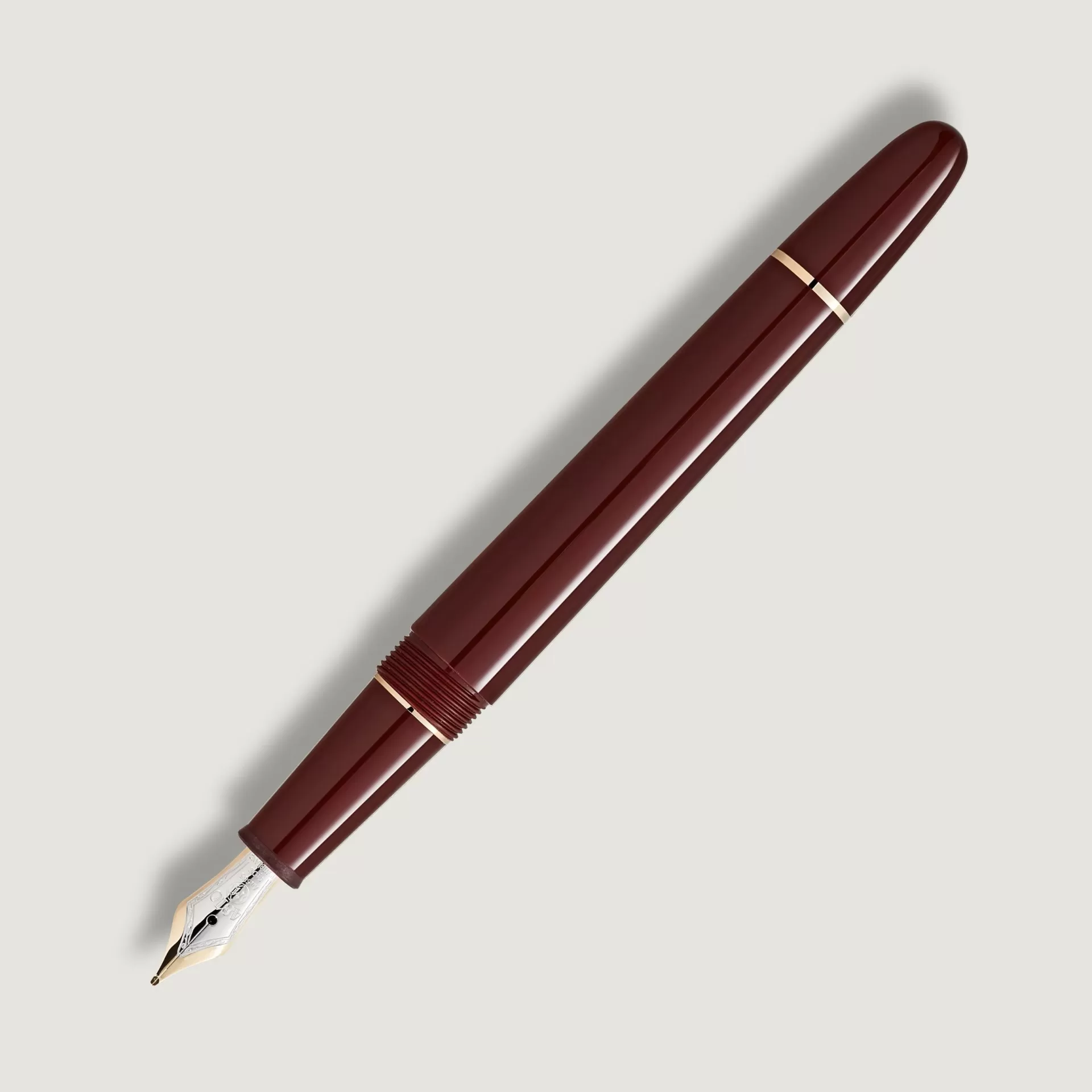 Bút máy Montblanc 145 Meisterstück Classique Burgundy Red