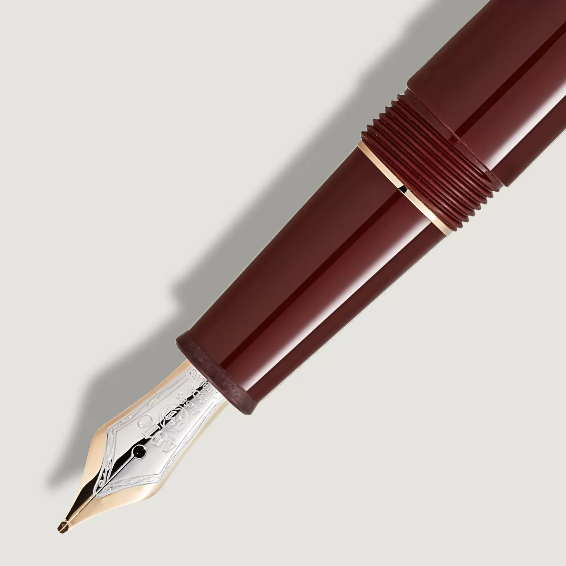 Bút máy Montblanc 145 Meisterstück Classique Burgundy Red
